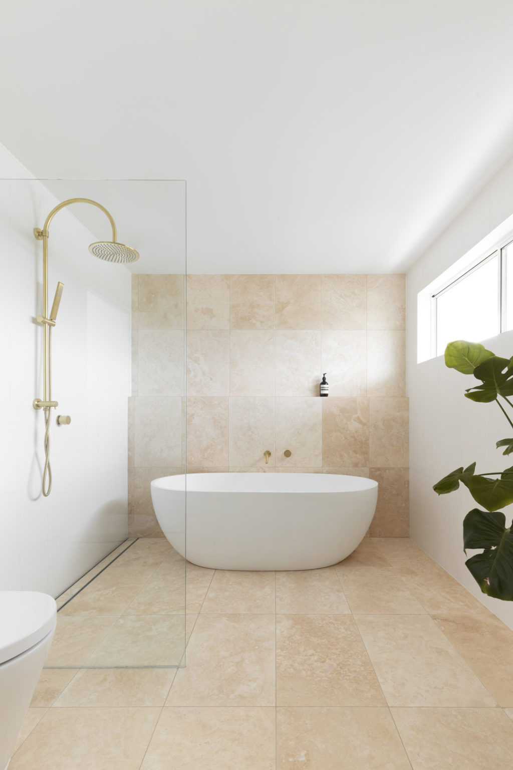 Freestanding vs. Built-In Bath: Which is Better for Your Design? | ABI ...