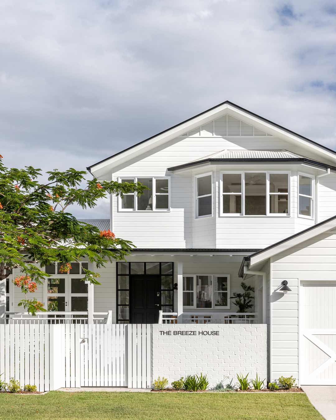 A-coastal-meets-hamptons-meets-queenslander-home-on-the-Gold-Coast-1