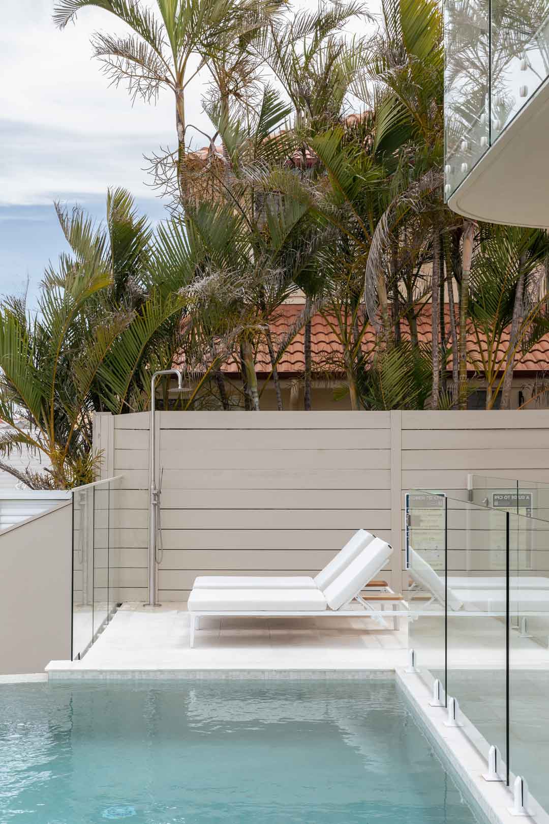 A-simple-elegant-pool-area-in-this-Byron-Bay-modernist-caostal-home-with-sun-lounges-and-an-outdoor-shower-set