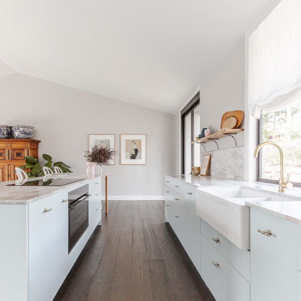 white kitchen sinks