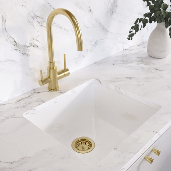 white kitchen sinks